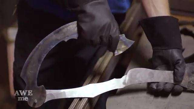 Pembuatan gagang senjata yang dapat dilipat.