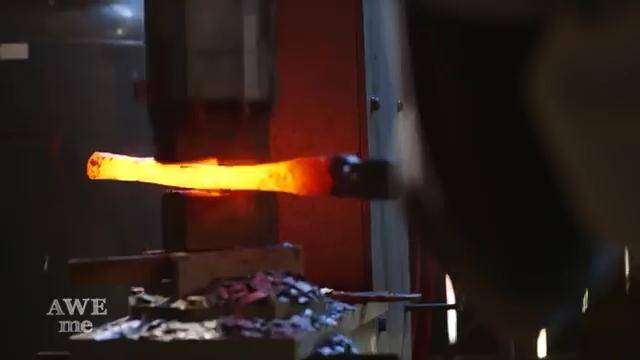 Proses penempaan replika Tessaiga.