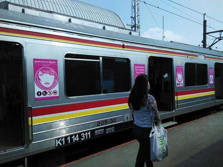 JR 205 di stasiun Cilebut