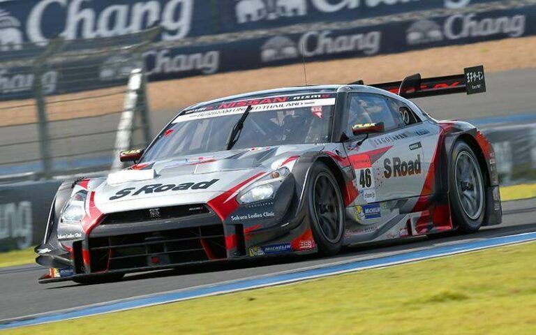 S Road MOLA GT-R #46 (sumber: supergt.net)