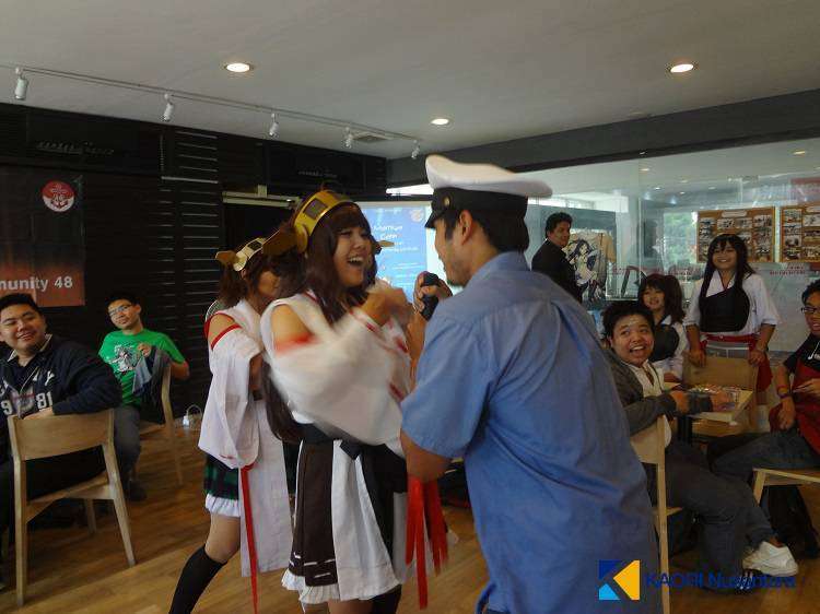 Merayu kanmusu dengan disaksikan seisi kafe