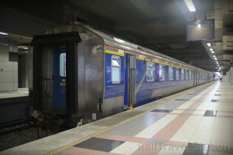 Eksterior Kereta Kelas 2 Ekspress Rakyat (ASC)