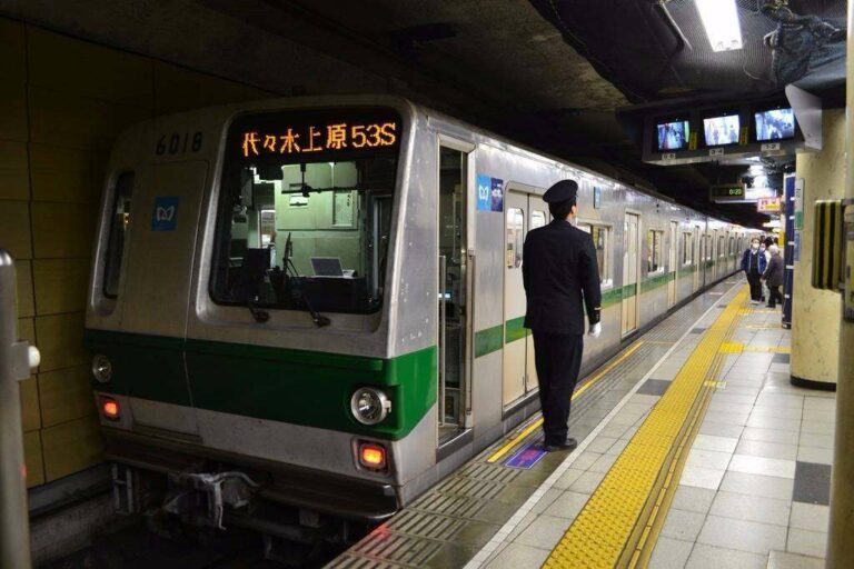 KRL seri 6000 Tokyo Metro, rangkaian 6118F | Foto: Adam Faridl