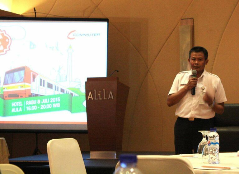 Bpk. Sudirmanto saat menyampaikan informasi mengenai keamanan kereta di Jabodetabek
