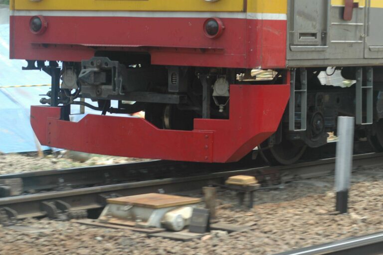 Bagian Cowhanger yang rusak pada kereta 204-84 sudah diperbaiki