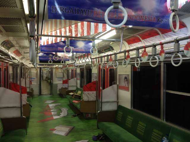 Kereta tematik edisi spesial hari kemerdekaan RI, 205-59 (rangkaian 205-30F) | Foto: Dok. PT KCJ