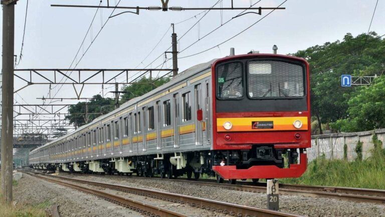 JR 205 eks-Nambu (12 kereta) | NaHa 35 & NaHa 4