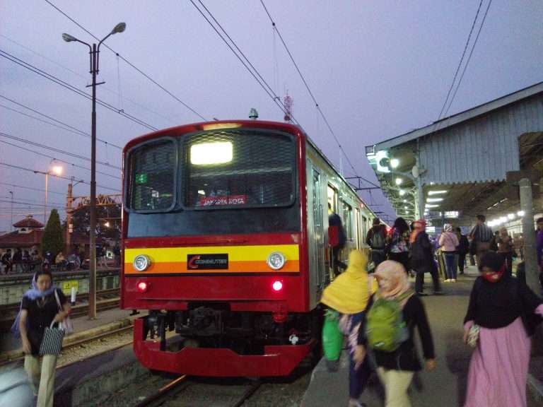 KRL JR 205 di stasiun Bogor setelah selesai berdinas sebagai KA 1172