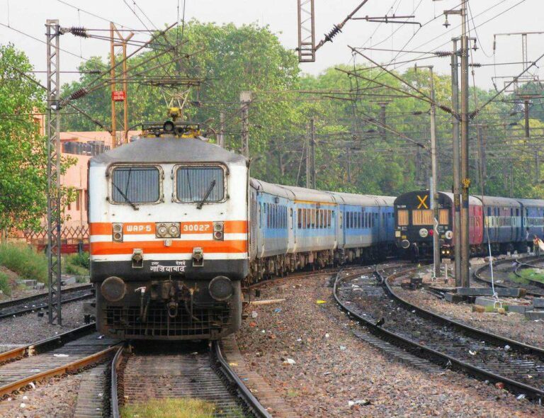 Bhopal Shatabdi, salah satu KA tercepat di India | Foto: Akshay Gupta (www.flickr.com)