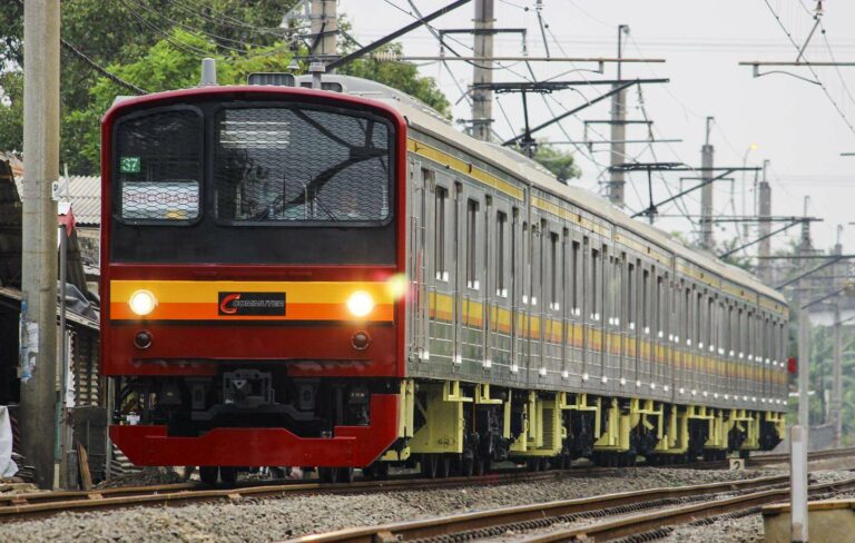 205-21F (NaHa H37) eks Jalur Nambu sebagai KLB Percobaan.