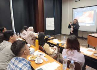 Novie Burhan during her lecture