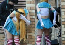 Geger Cosplayer Berhubungan Intim di Tempat Umum