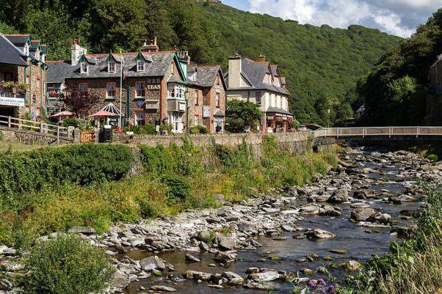 Lynmouth_Devon_UK_-_2013_-_7-640x426