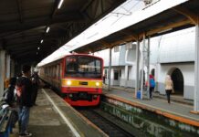 Menikmati Perjalanan di KRL Jalur Nambo