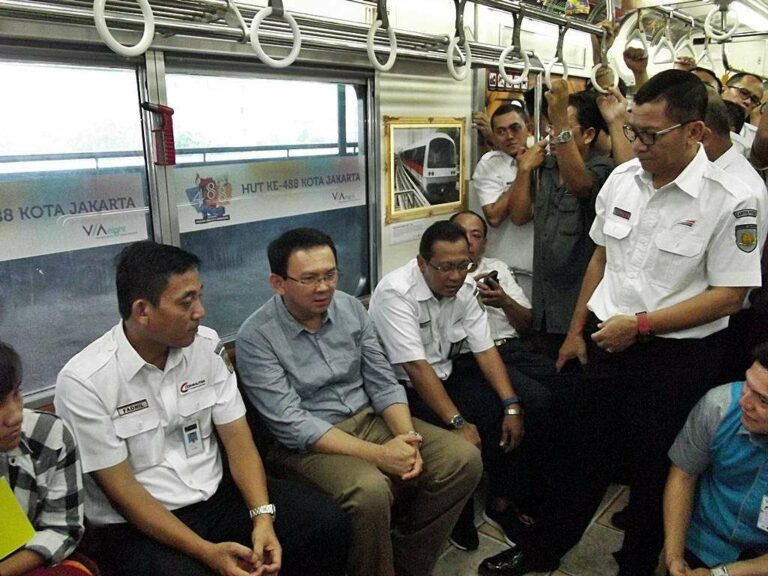 Gubernur DKI Jakarta dan Jajaran Direksi KCJ