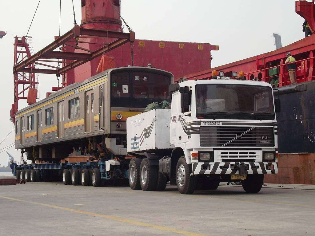 Trailer Kometo Membawa JR 205 | Foto Oleh: Fasubkhanali