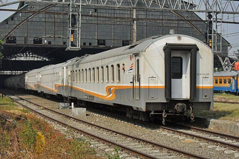 Kereta Eksekutif | Foto Oleh: Fasubkhanali