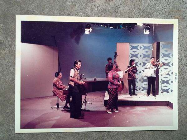 meinar-louis-ayo-menyanyi-55b842033eafbdaf0f84d495