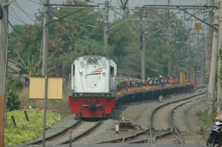 KLB Angkutan Rel Kosong Relasi Bogor-Jakarta Gudang-Jatibarang (11/8/15)