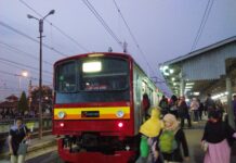 Laporan Perjalanan: Malam Pertama Bersama KRL Formasi 12 Kereta