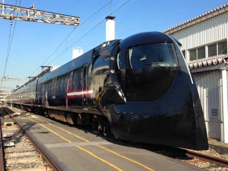 Kereta dengan Nuansa Star Wars | Foto oleh: Tetsudo My Navi