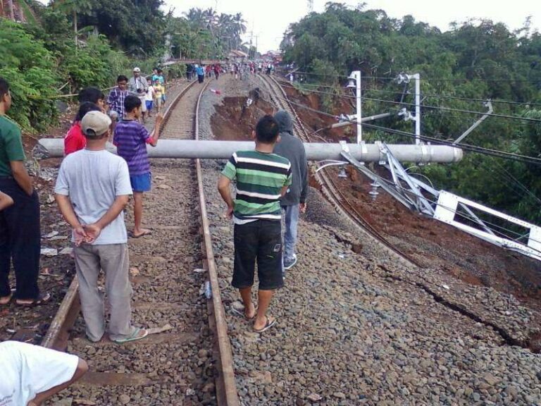 Ilustrasi Longsor | Foto Oleh: Adam Faridl