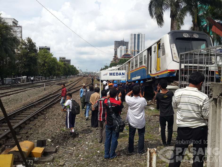 KA Sri Lelawangsa yang menabrak baduk Stasiun Medan.