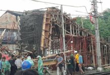 Konstruksi JPO Stasiun UI Mendadak Ambruk