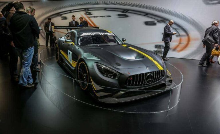 Mercedes AMG GT3, salah satu mobil spesifikasi GT3 terbaru yang akan memulai debut publik tahun depan (sumber: caranddriver.com).