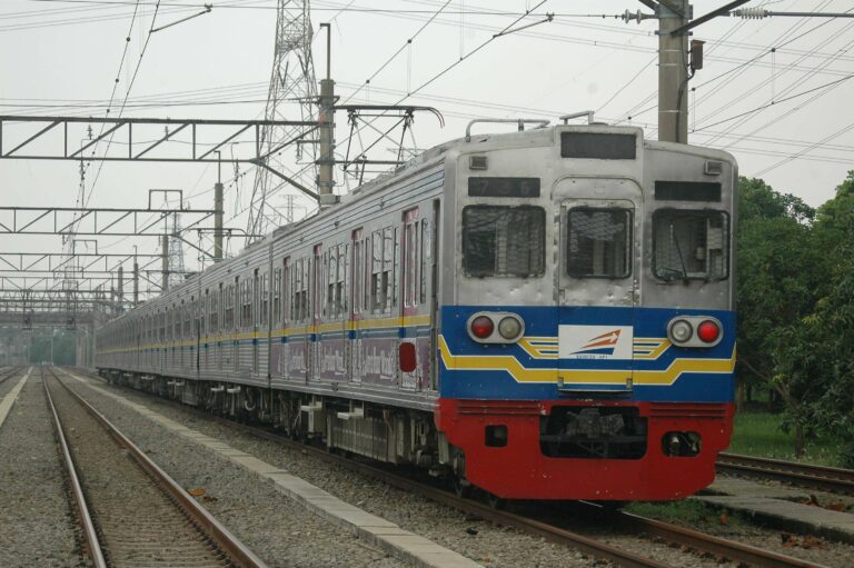 Rangkaian KRL seri 6000 eks-Toei yang masih aktif, 6181F di dipo KRL Depok