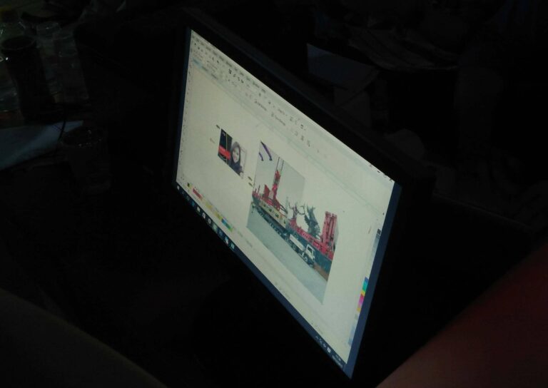 Ada Ultraman di dalam sana | Foto Oleh: Farouq Adhari