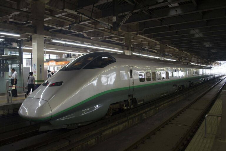 Shinkansen di stasiun Omiya