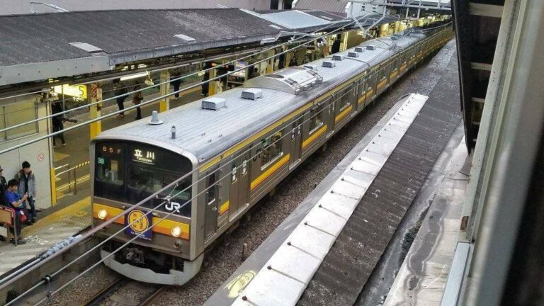 JR205-23 NaHa H39 | Foto oleh: Shina Hiromu