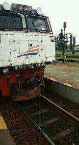 Bagian lokomotif yang rusak akibat tertabrak stoom