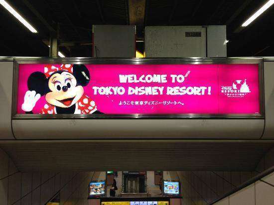 Salah satu papan iklan Tokyo Disney Resort | Sumber: media-cdn.tripadvisor.com