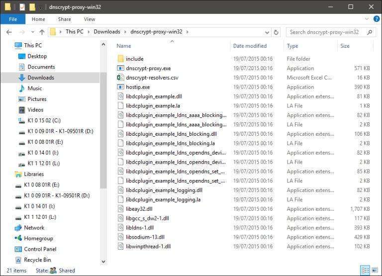 Berkas dnscrypt-proxy yang telah diunduh. 