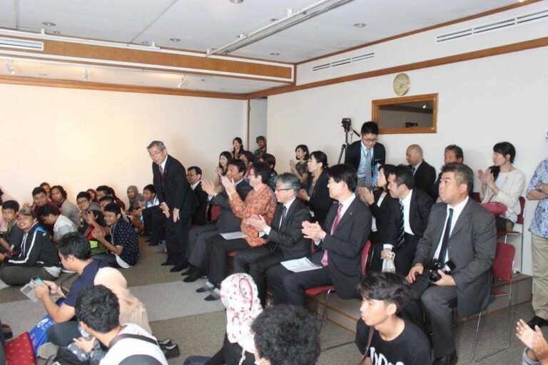 Jajaran pemerintahan eksekutif dan legislatif prefektur Fukuoka yang turut hadir.