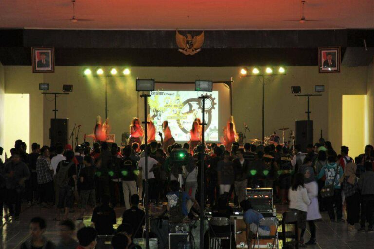 suasana panggung saat Dance Cover