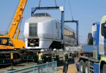 Kereta yang ditinggalkan sejak Gempa dahsyat di Jepang