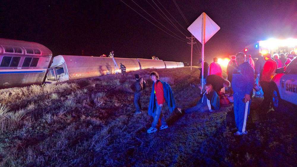 Penumpang Lainnya Yang Sudah Dievakuasi. Sumber chicagotribune.com