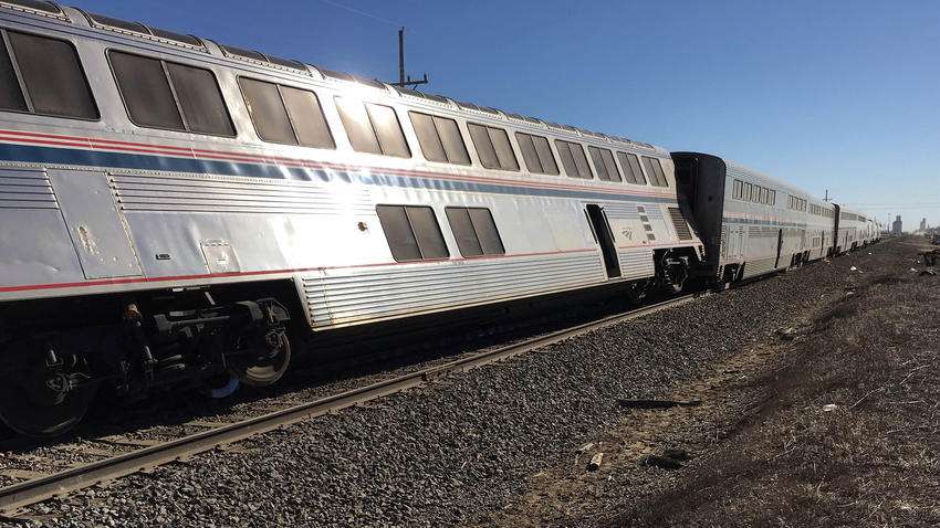 ct-photos-chicago-bound-amtrak-train-derails-i-007