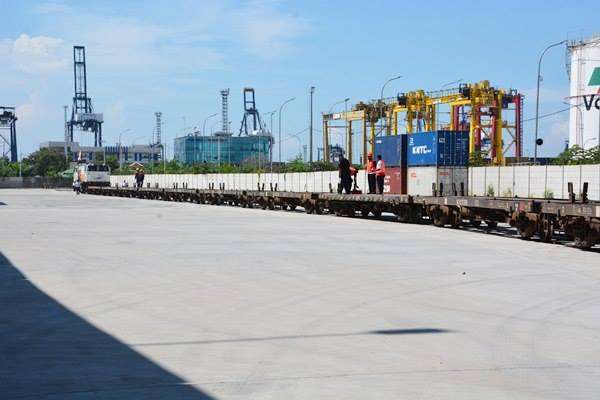 Rangkaian GD sebelum diisi oleh muatan barang petikemas | Foto: Kereta Api Kita