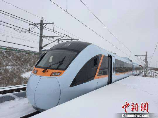 Kereta cepat dengan teknologi Hybrid milik TIongkok | Foto: China News
