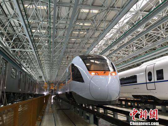 Kereta Hybrid pertama milik Tiongkok | Foto: China News