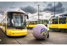 Kejuaraan Bowling Menggunakan Trem Diselenggarakan Di Berlin!