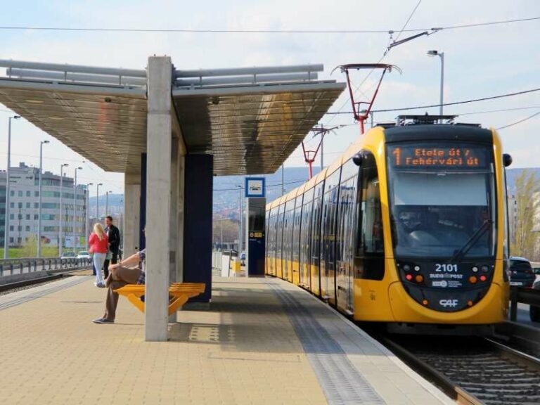 tn_hu-budapest_caf_long_tram_in_service_4_B_Zelki