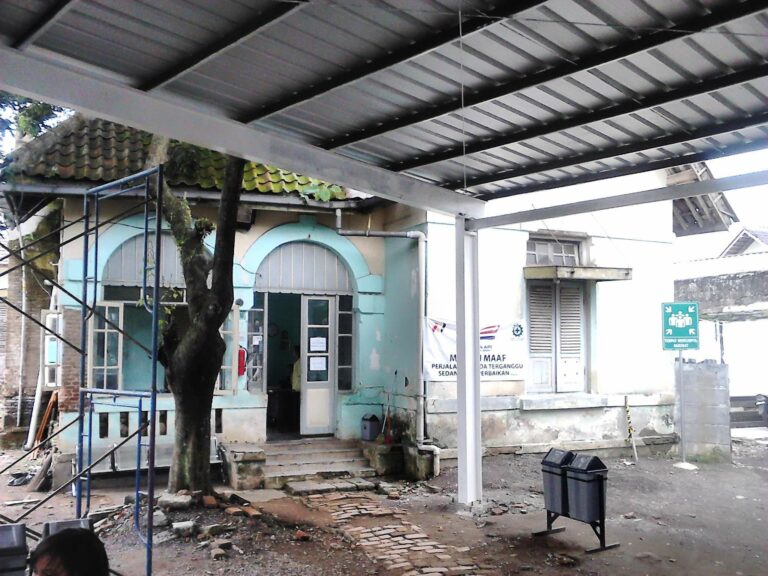 Bangunan eks-rumah dinas milik PT KAI