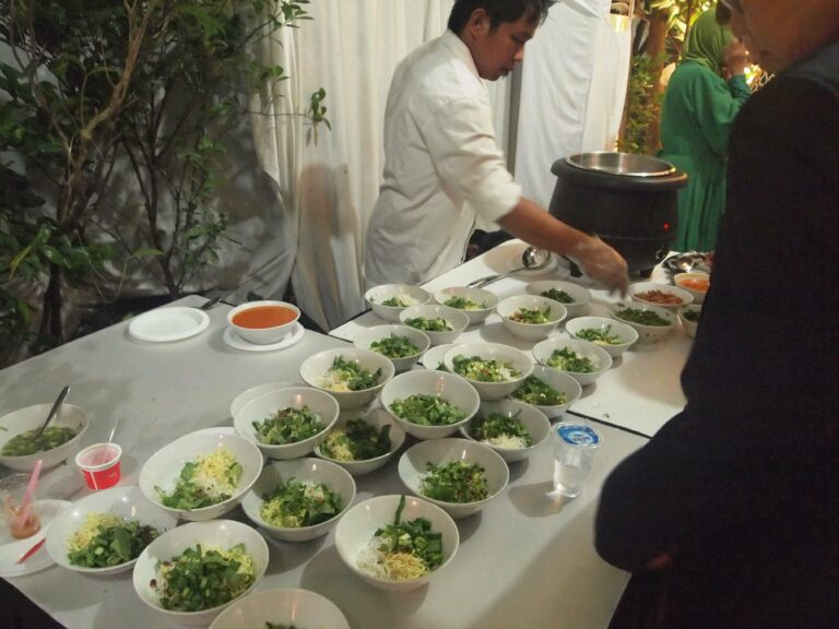 Tema boleh Star Wars tapi makanan tetap selera Nusantara.