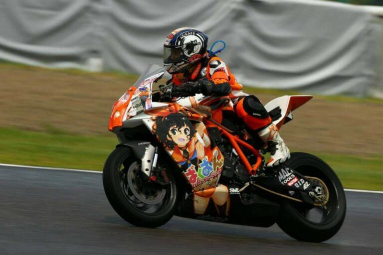 Tim Hamaguchi Racing di ajang Suzuka 8 Hours 2014 (Sumber gambar: www.facebook.com/Hamaguchi-Racing-534923053213600)