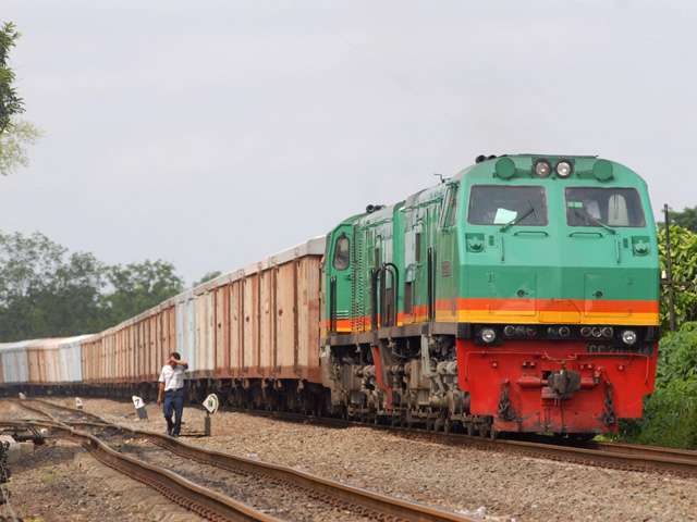 CC 203 33R saat menggunakan livery khas PT.TEL | http://www.geocities.jp/kami_ki…/Travel_report_20080102.html